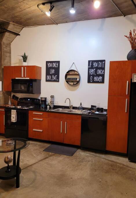 Staycation City Loft Free Gated Parking Saint Louis Esterno foto